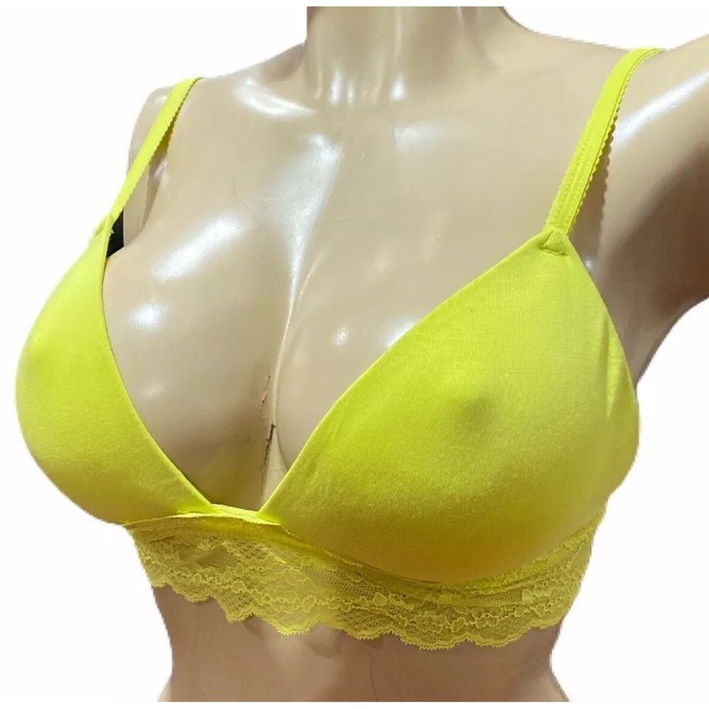 New Victoria’s Secret  lightly lined /lace bralette bra neon green M
